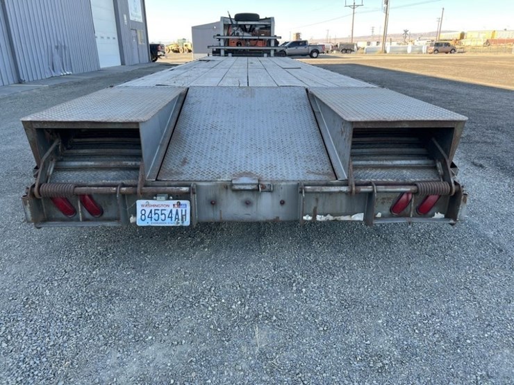 2014-innovative-32'-tri-axle-gooseneck-trailer-image-3