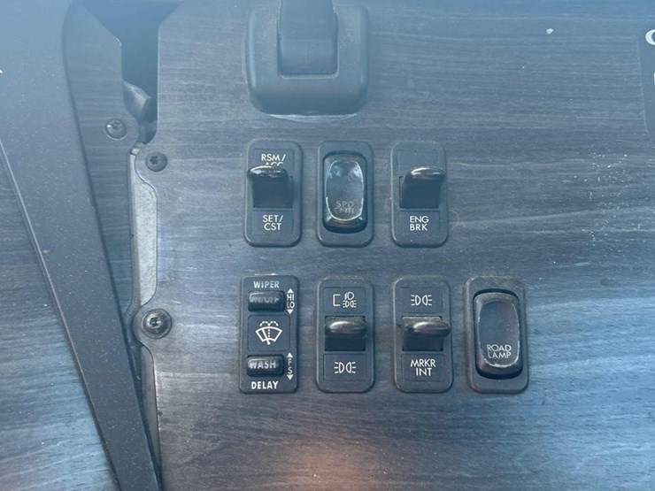 2006-freightliner-columbia-120-image-55