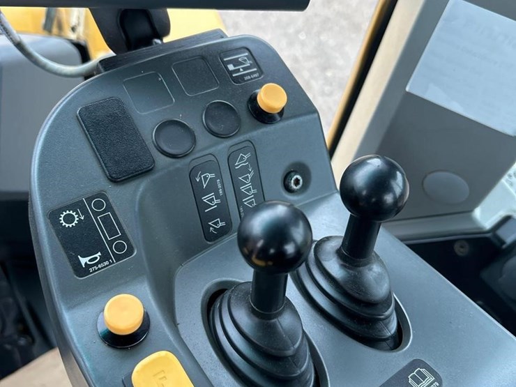 2020-caterpillar-962m-image-50