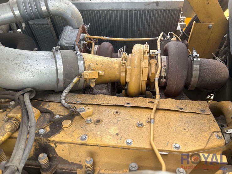2016-deere-410e-image-31