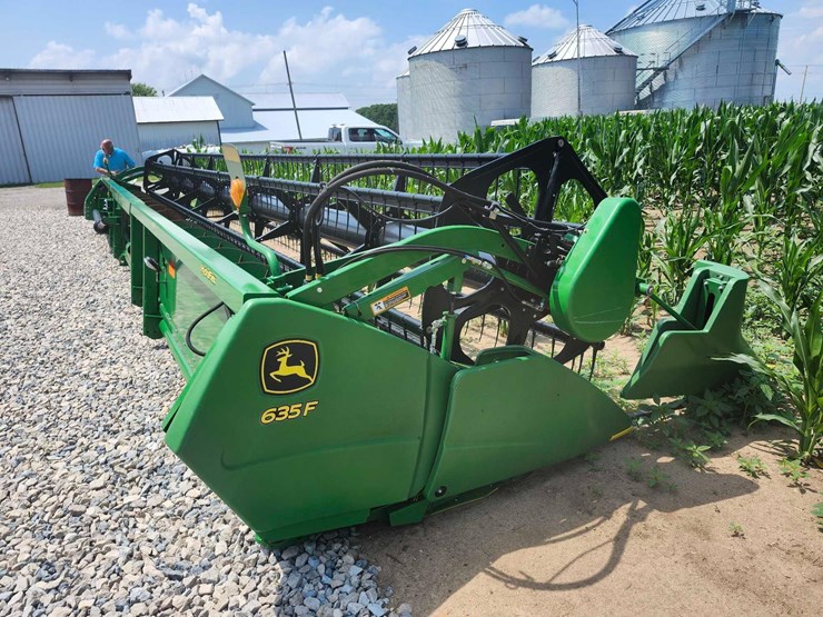 2014-john-deere-635f-grain-head-image-18