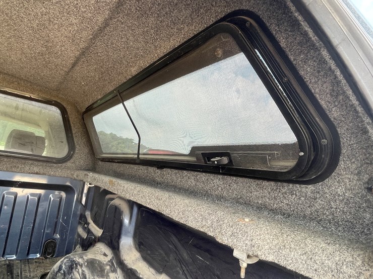 #1037-•-2005-ford-lariat-crew-cab-4x4-(has-wi-title)-image-34
