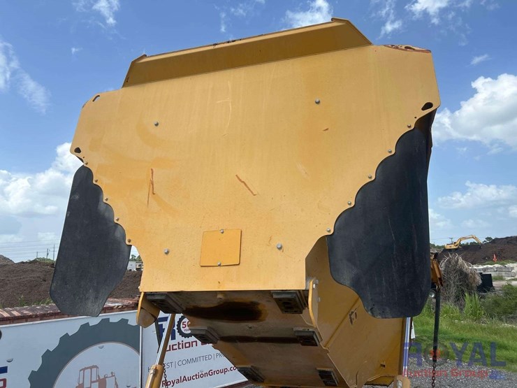 2016-deere-410e-image-32