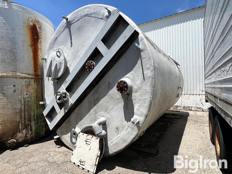 8,000-gallon-(approx.)-fiberglass-liquid-feed-storage-tank-image-6