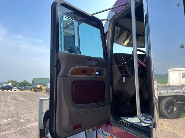 2007-peterbilt-379-image-59