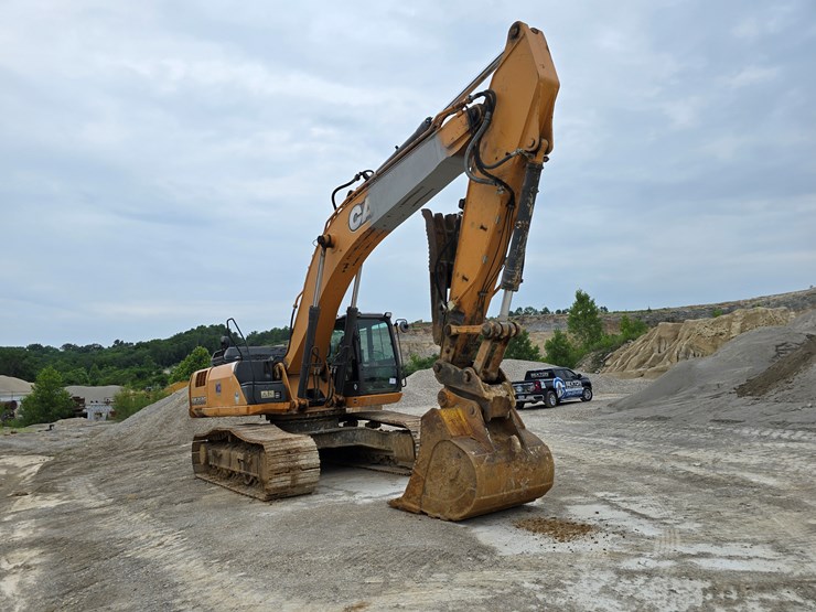 2012-case-350c-image-56