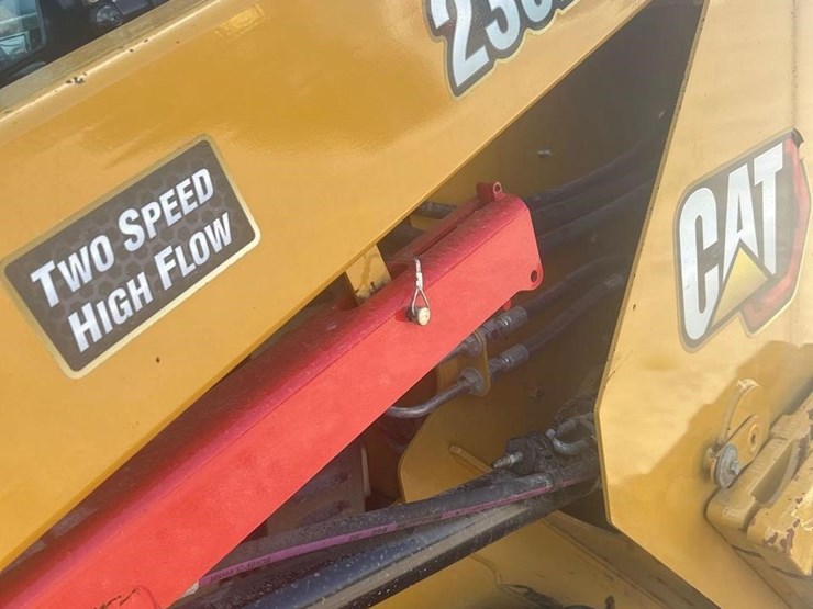 2021-caterpillar-236b3-image-8