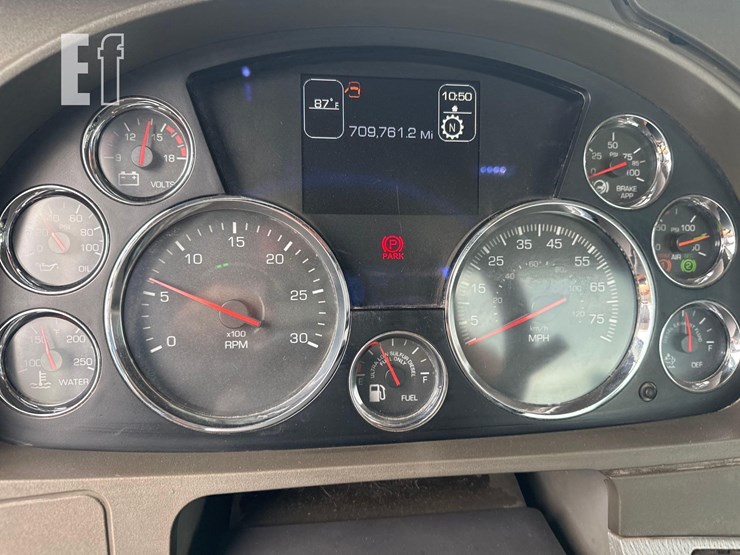 2015-kenworth-t880-image-34
