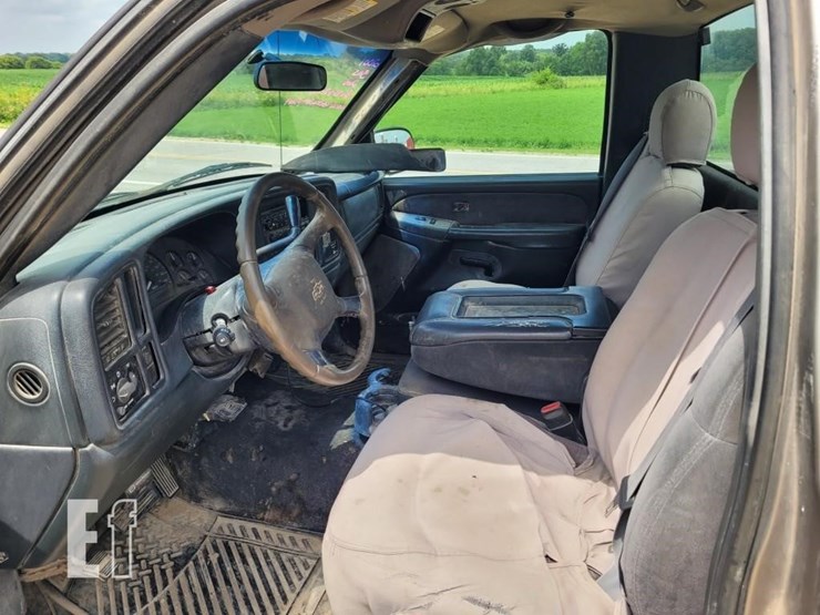 2001-chevrolet-silverado-2500-image-9