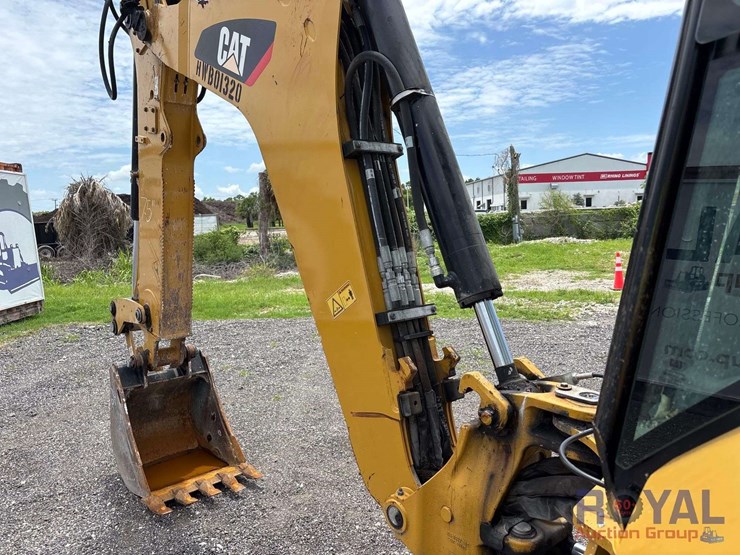 2018-caterpillar-416f2-image-29