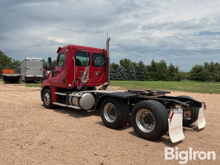 2014-freightliner-cascadia-125-image-7