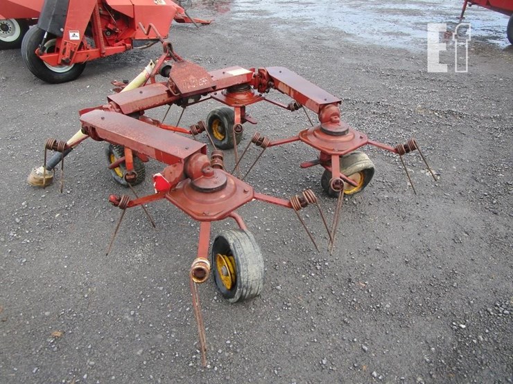 new-holland-158-image-4