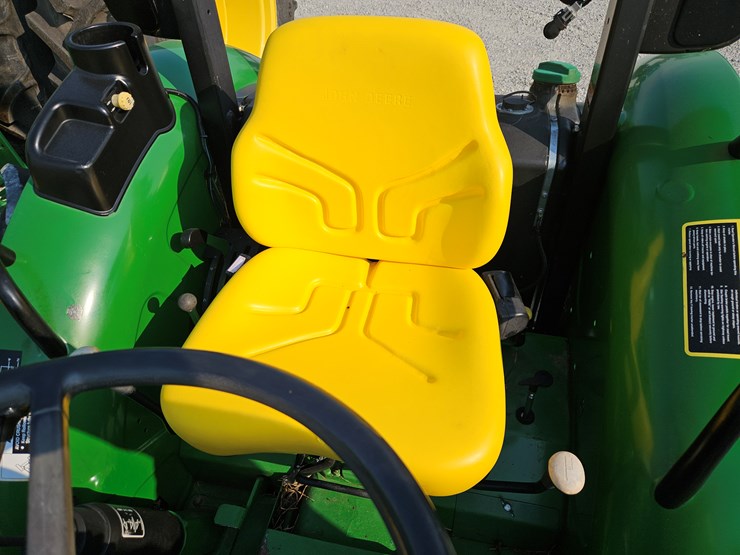 2015-john-deere-5055e-image-10