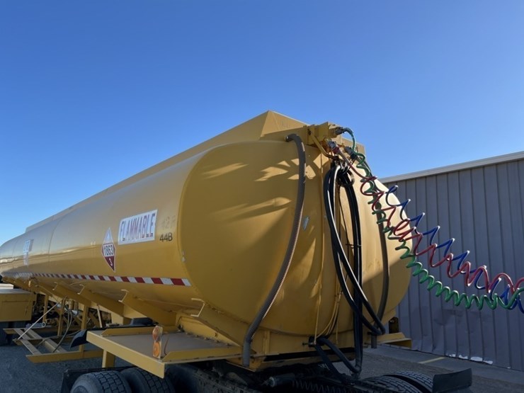 2000-t/a-8,000-gallon-fuel-tank-trailer-image-6