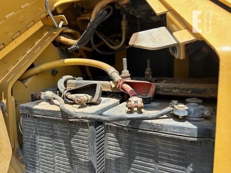 2017-caterpillar-d6n-lgp-image-18