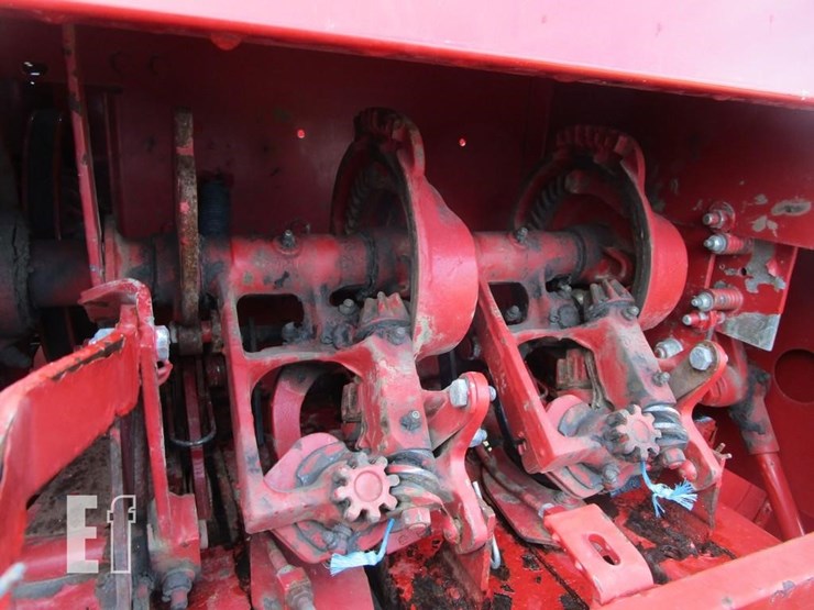 new-holland-570-image-4