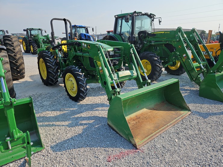2015-john-deere-5055e-image-23