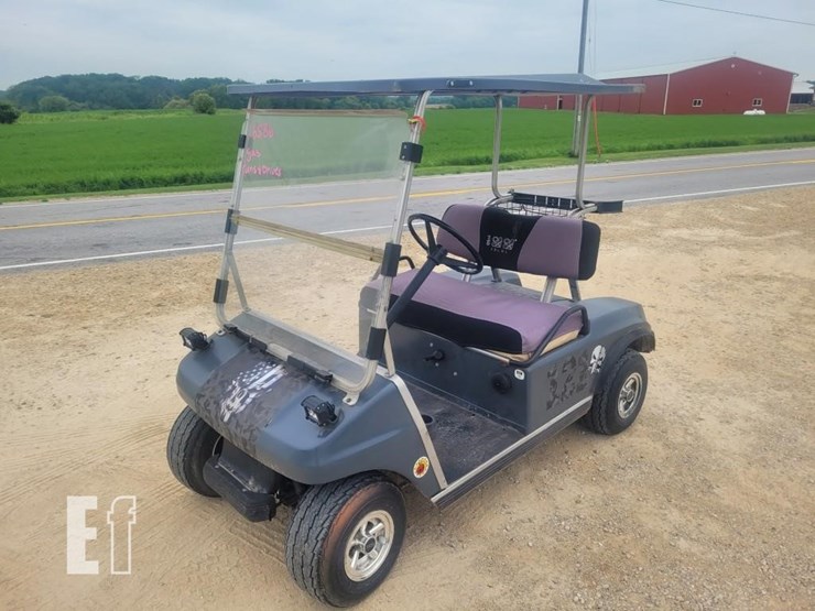 club-car-gas-powered-golf-cart-6586-image-1