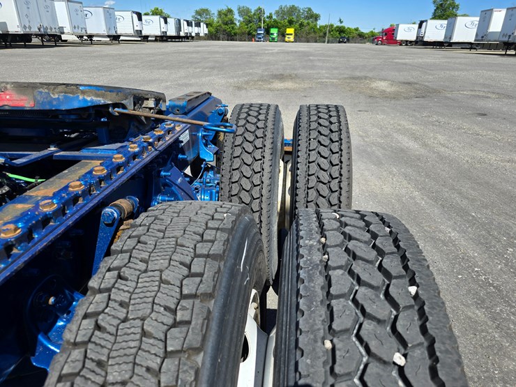 2020-freightliner-columbia-120-image-93