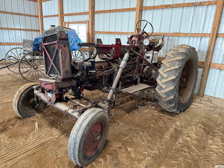 international-parts-tractor-image-1