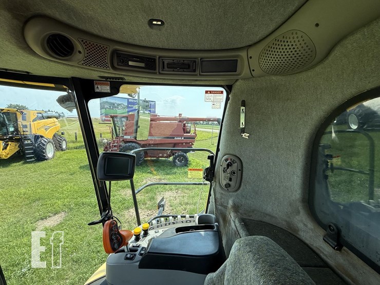 new-holland-cr960-image-76