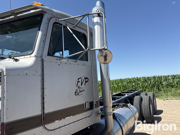 1992-peterbilt-379-image-10