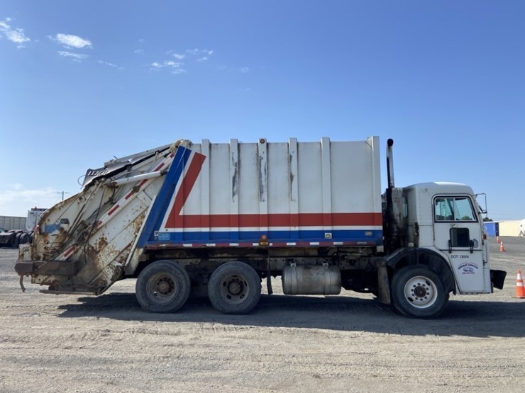 2002-peterbilt-320-image-6