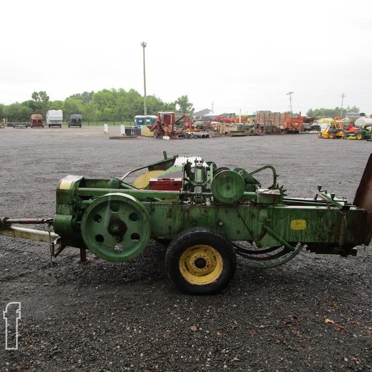 JOHN DEERE 24T