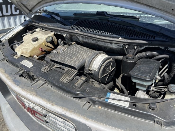 2001-gmc-3500-image-28