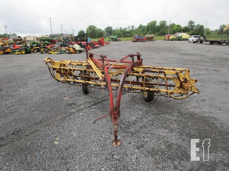 new-holland-260-image-1