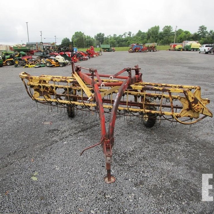 NEW HOLLAND 260