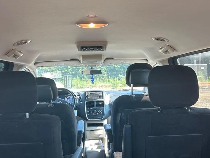 2013-dodge-grand-caravan-image-14