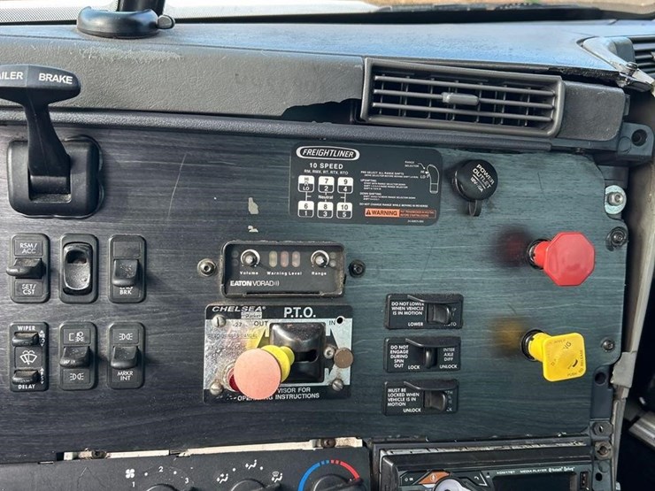 2005-freightliner-columbia-120-image-50