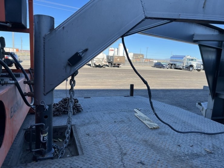 2014-innovative-32'-tri-axle-gooseneck-trailer-image-27