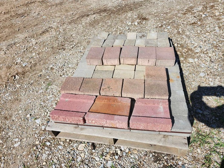 2-pallets-of-paver-bricks-image-4