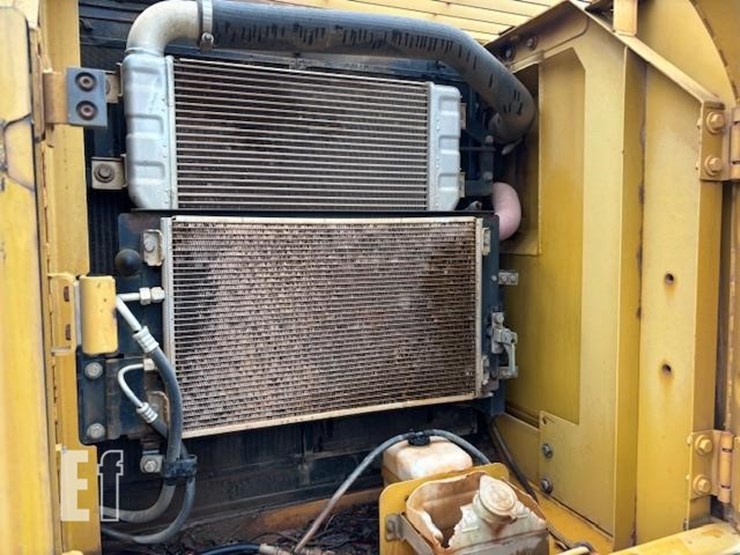 caterpillar-320cl-image-14