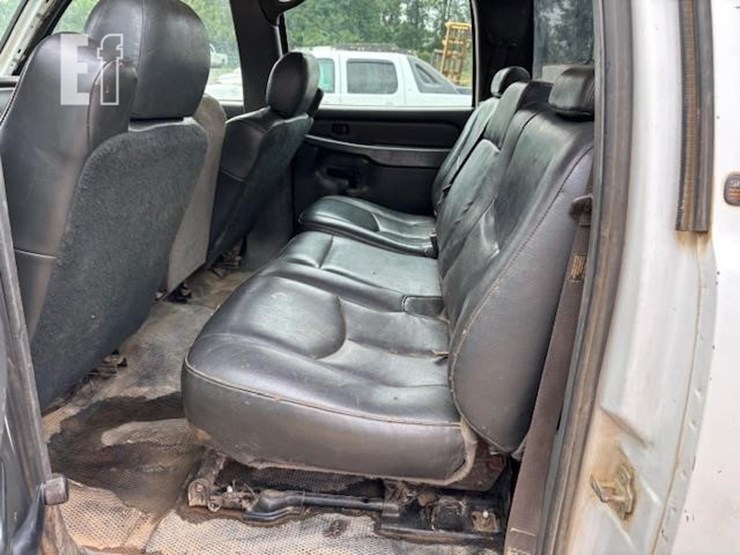2005-chevrolet-3500-image-13