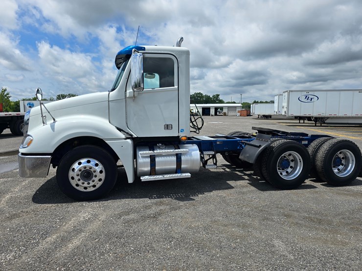 2020-freightliner-columbia-120-image-6