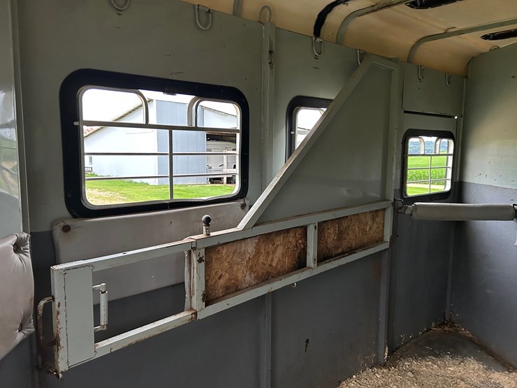 #1030-•-1999-bison-aluma-sport-horse-trailer-(arcadia,-wi)-(wi-title-in-delay)-image-26
