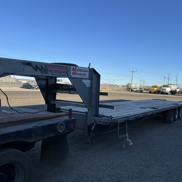 2014 Innovative 32' Tri-Axle Gooseneck Trailer