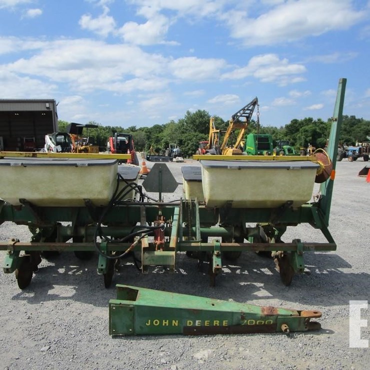 JOHN DEERE 7000