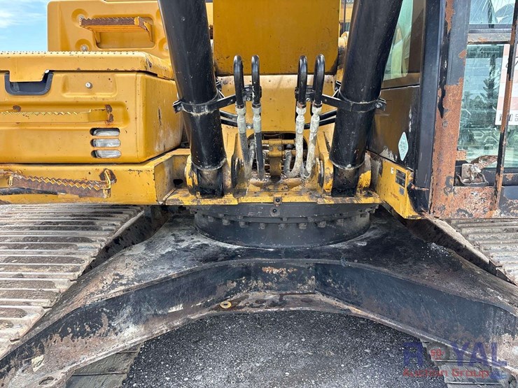 2017-caterpillar-326fl-image-28