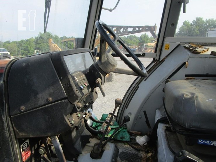 massey-ferguson-383-image-8