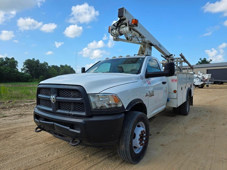 2017-dodge-ram-5500-image-1