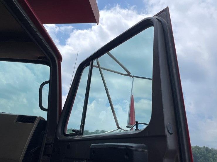#1012-•-1993-international-dump-truck-(has-wi-title)-image-94