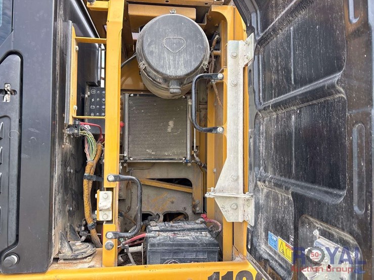 2017-caterpillar-326fl-image-15