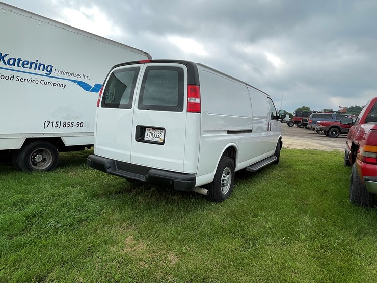 #1033-•-2023-chevy-express-van-(has-wi-salvage-title)-image-5