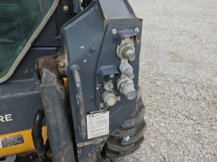 2022-deere-318g-image-6