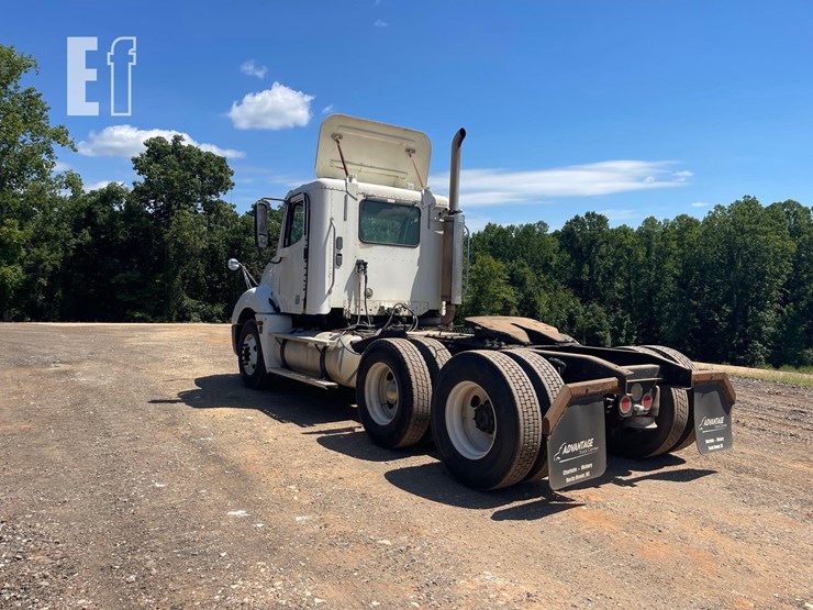 2006-freightliner-columbia-120-image-8