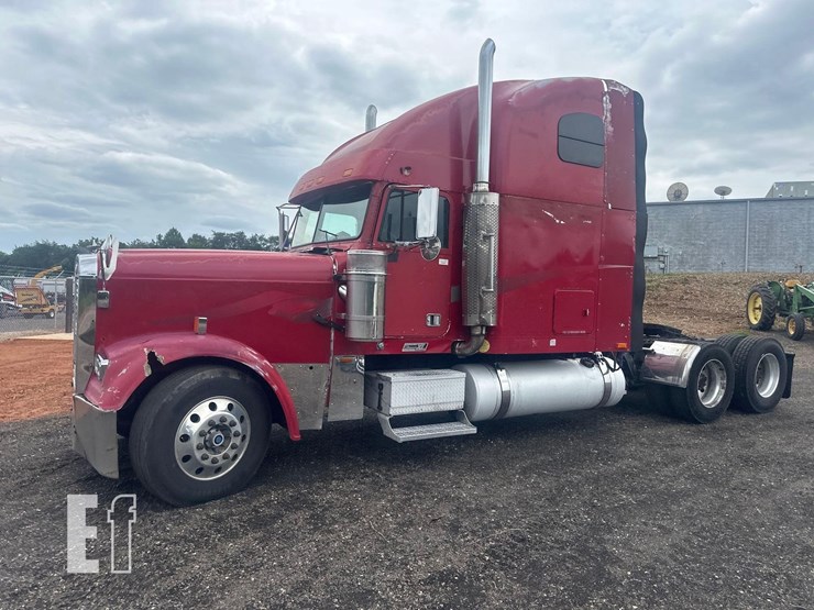 2000-freightliner-fld132-classic-xl-image-1